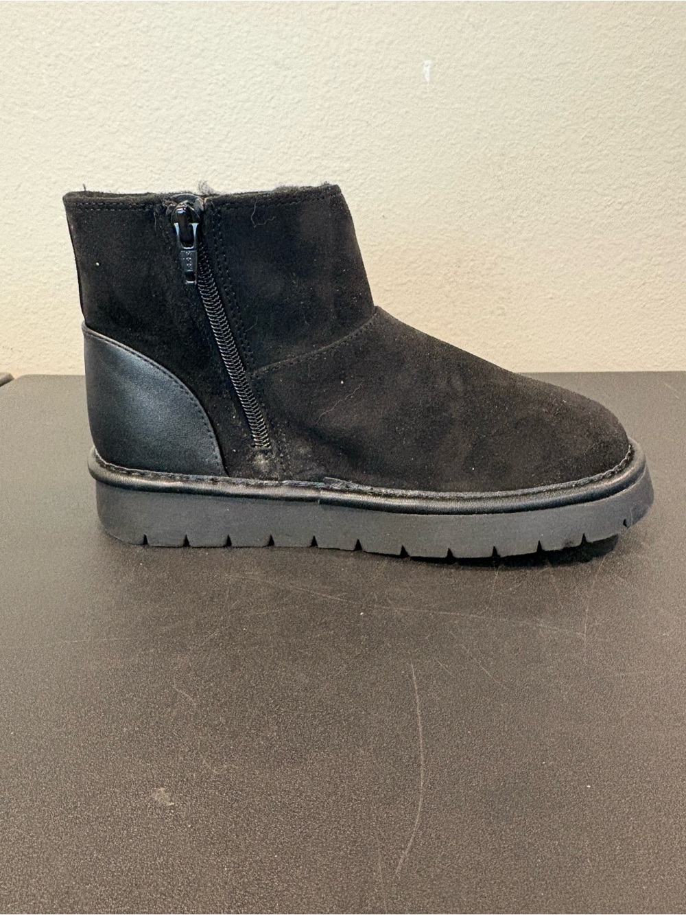 Cat & Jack Girls Honor Faux Suede Style Fur Lined Black Boots Toddler Youth 3Y - Picture 2 of 10